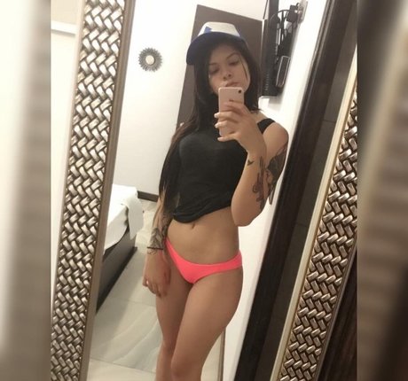 Paula Madrigal ポルノスター 裸 写真