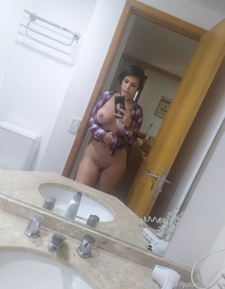 Julian Suicide モデル 画像