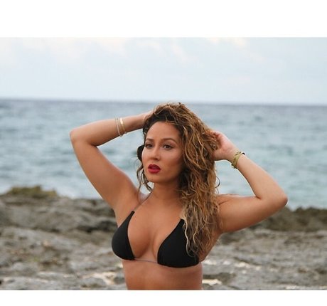 Adrienne Bailon 完璧なポルノスター 写真