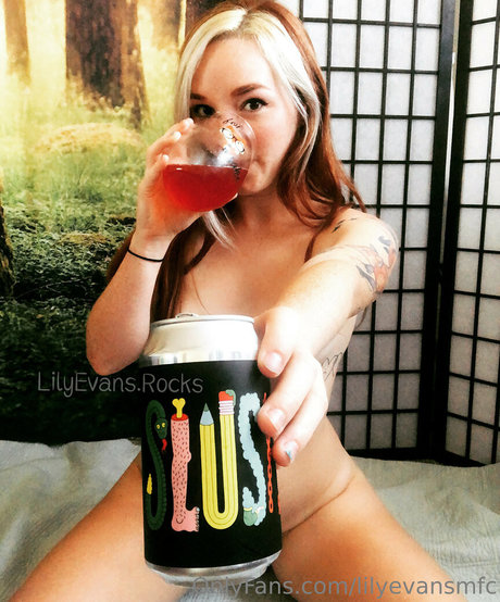 LilyEvans スター ヌード 画像
