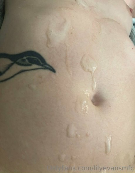 LilyEvans ヌードスター 写真