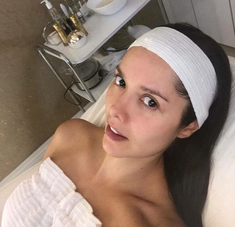 おっぱいを吸うOnlyFans セクシー裸 写真