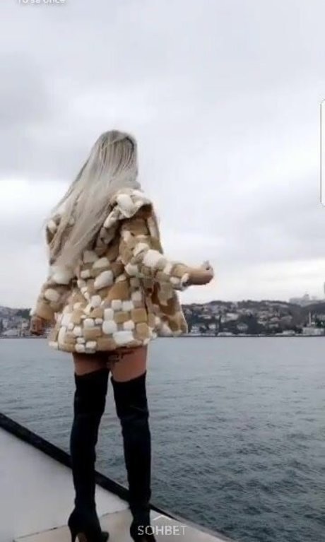 Merve Sanay アートモデル 画像