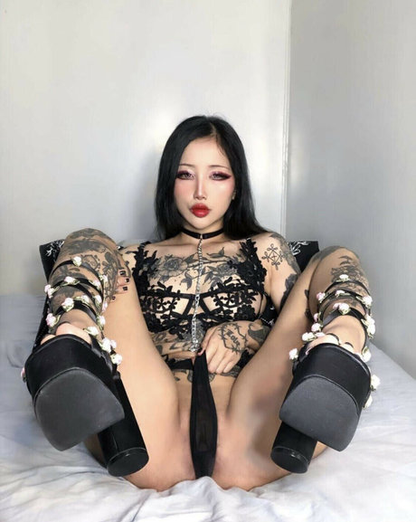 Yenny Zhao 無料モデル 写真