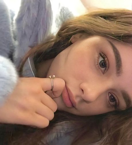 Dasha Tarab 美しいスター 写真