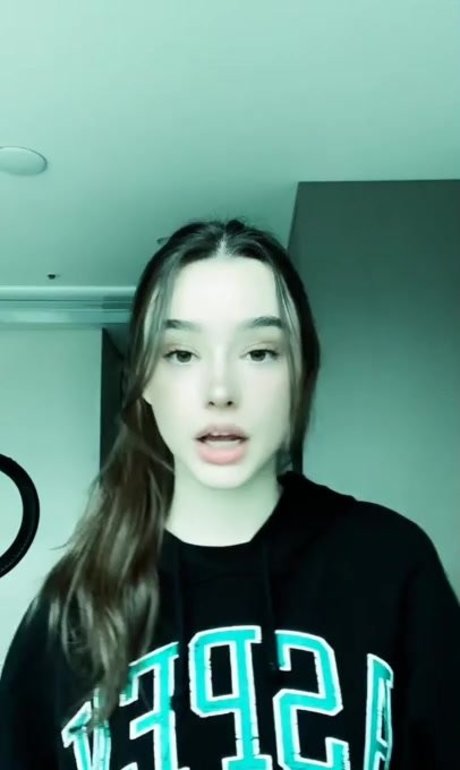 Dasha Tarab ポルノモデル 画像