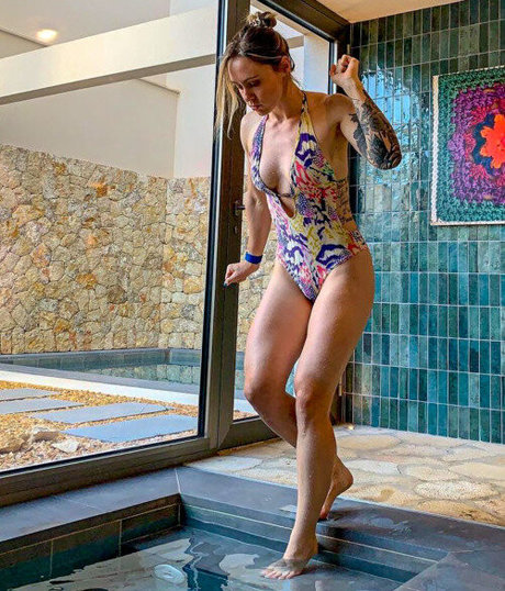 Orla Walsh ポルノ女優 画像