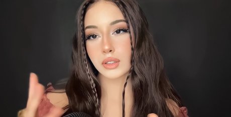 Shiny ASMR トップモデル 写真