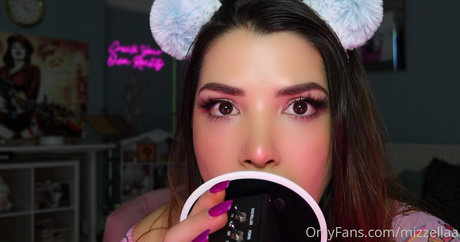 Mizz Ellaa ASMR ポルノスター 写真