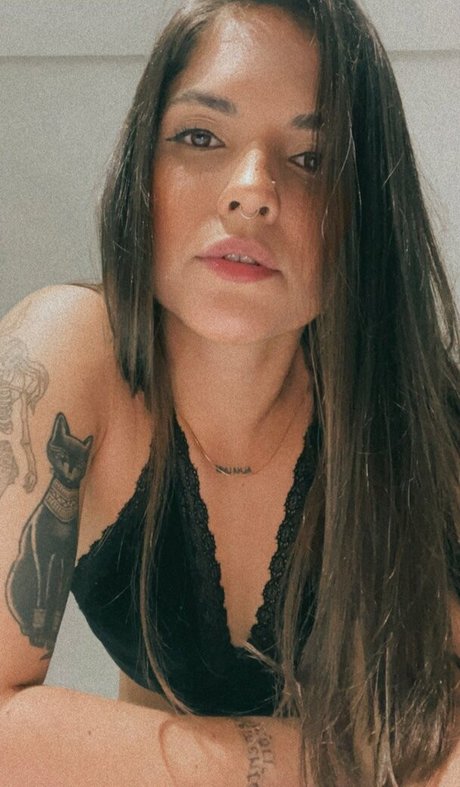 Julieta Baldon エロティックなモデル 画像