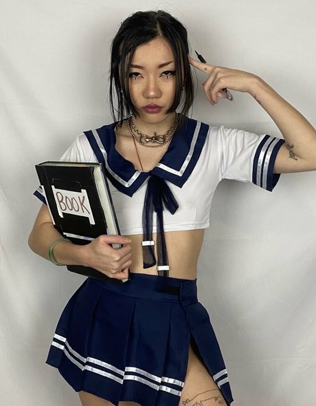 males are not cancelled ヌード女優 画像