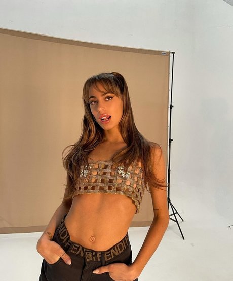 Martina Stoessel ポルノスター ベスト 写真