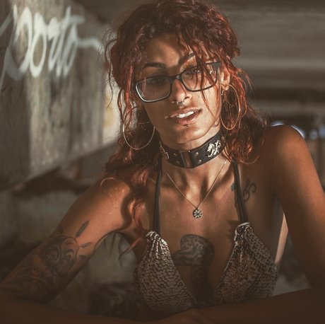 Phenom Fatal 裸のスター 写真