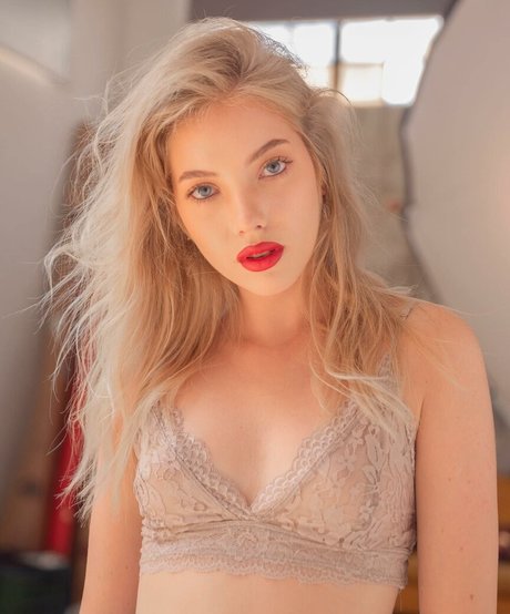 Bella Zelentsova 美しいスター 写真