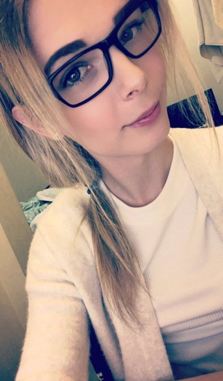 Julie Prim 可愛い女優 ギャラリー