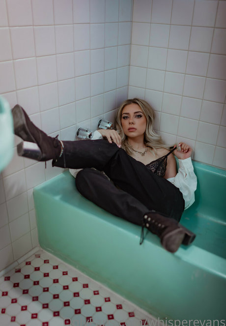 Whisper Evans トップスター 写真