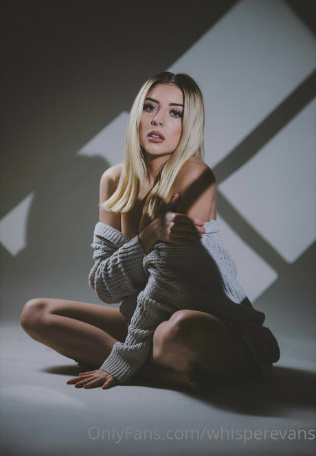 Whisper Evans アートモデル 写真