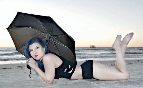 Leva Bates 完璧なモデル 写真