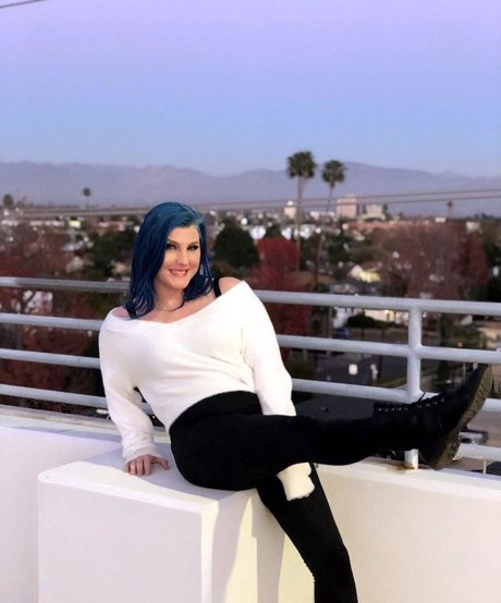 Leva Bates ヌードモデル 写真