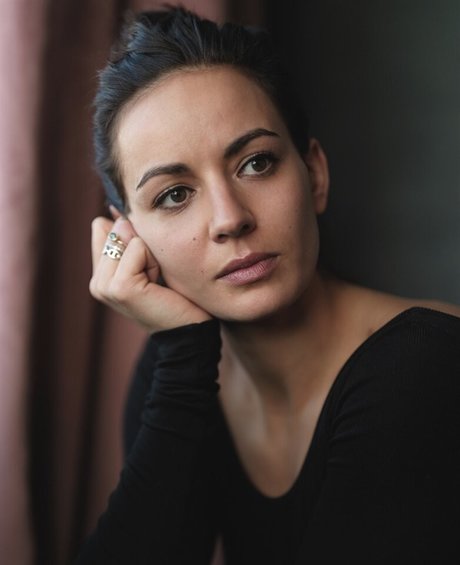 Antonia Desplat ポルノスター セックス 画像