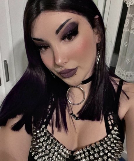 Draculonaa セックス女優 画像