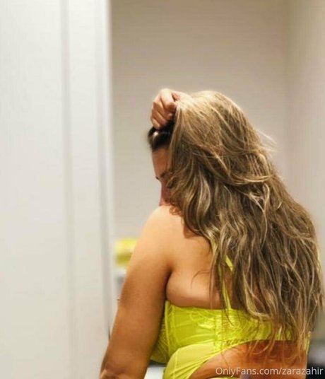 Zara Zahir アートスター 写真