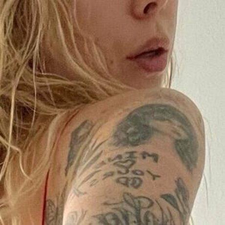 Lil Debbie 裸モデル 写真