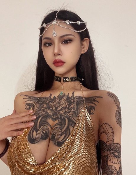 DeerWhite 美しいモデル 写真