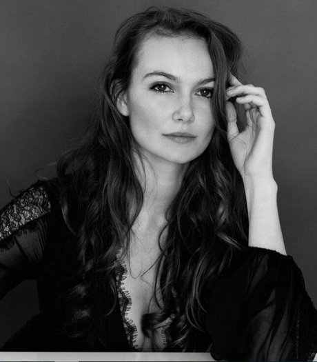 Andi Matichak xxxモデル ギャラリー
