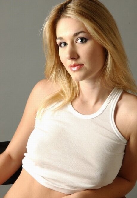 Andrea Lowell ポルノモデル 画像