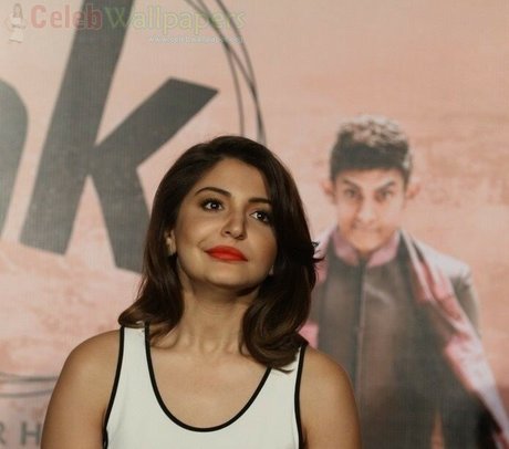 Anushka Sharma エロティックモデル 写真