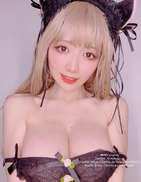 Mikoyu s ヌード女優 写真
