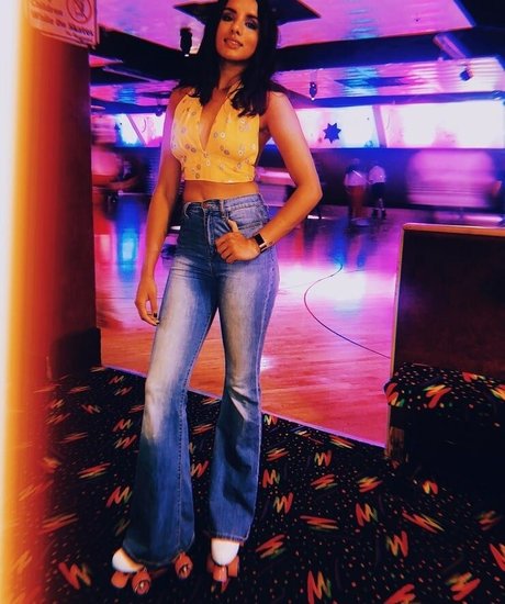 Aparna Brielle スター ヌード 写真