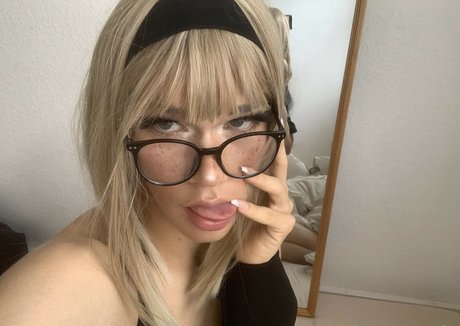 TooBrokeForVicky エロティックモデル 画像