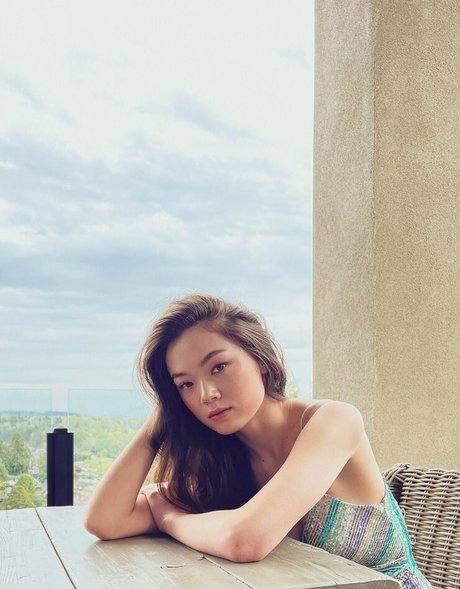 Alexa Loo 裸のモデル 画像