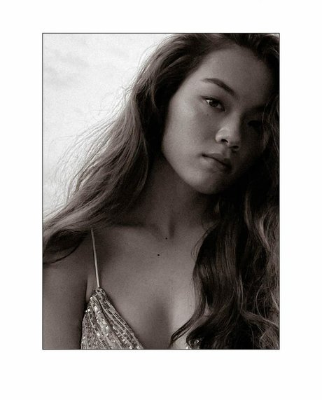 Alexa Loo 裸の女優 写真