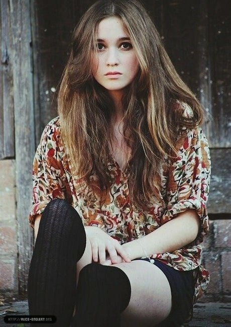 Alice Allegra Englert ヌードモデル 写真