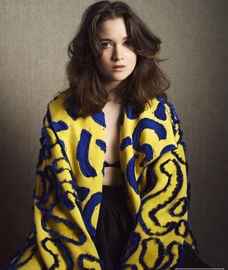 Alice Allegra Englert 独占スター 写真