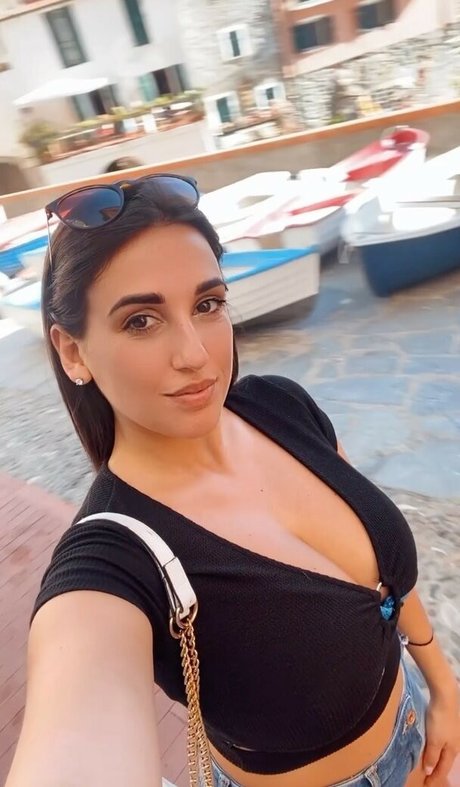 小さいペニスのオンリーファンズ ヌード 写真
