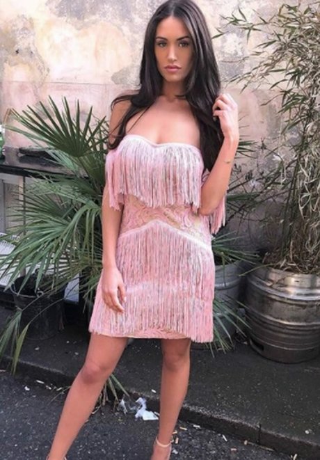 Amber Davies ポルノスター ヌード 写真