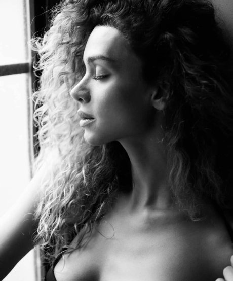 Amanda Chrishell 裸モデル 写真
