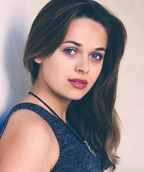 Alyssa Jirrels 完璧なスター 写真