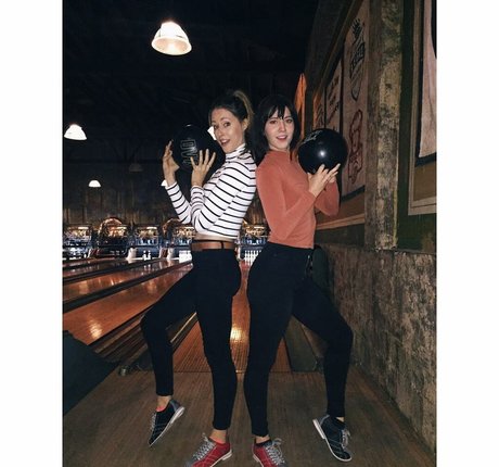 Amanda Crew モデル 写真