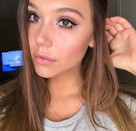 Alexis Rene Glabach スター xxx 写真