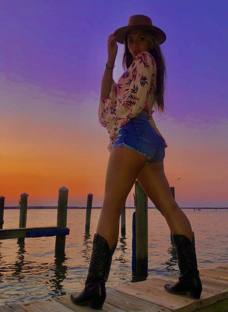 Jadeyeyess ポルノ女優 写真