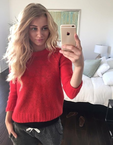 Alena Savostikova ホット女優 ギャラリー