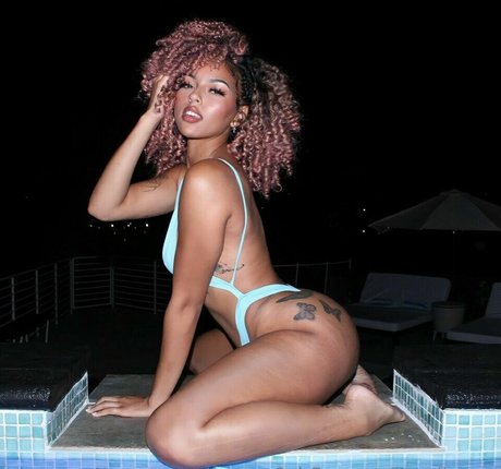 Vanessa Josey エロティックなモデル 写真