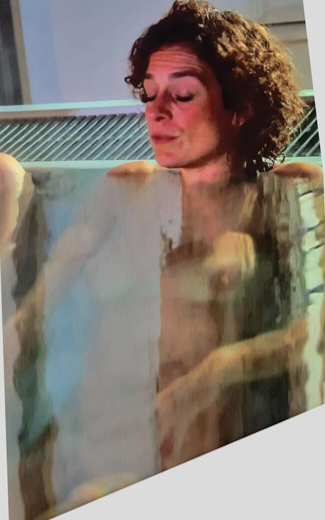 Alex Polizzi 裸モデル 写真