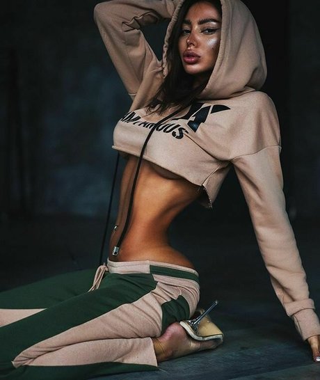 Alena Omovich ホットスター 画像