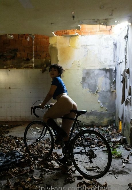 Bi0degradavel ポルノ女優 写真